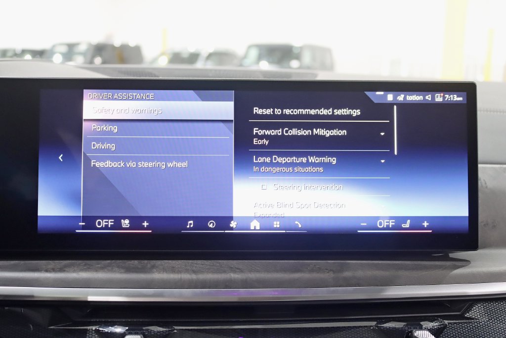 Used 2026 BMW X7 xDrive40i w/ M Sport Package AWD/4WD image 23