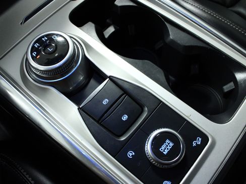 Used 2022 Ford Explorer XLT w/ Equipment Group 202A image 24