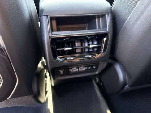 Used 2025 Jeep Grand Cherokee Limited w/ Luxury Tech Group II RWD image 17