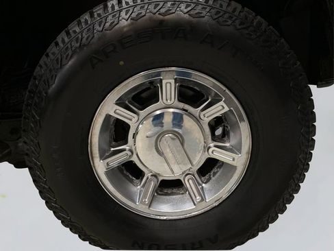 Used 2005 HUMMER H2 Luxury w/ Preferred Equipment Group image 18