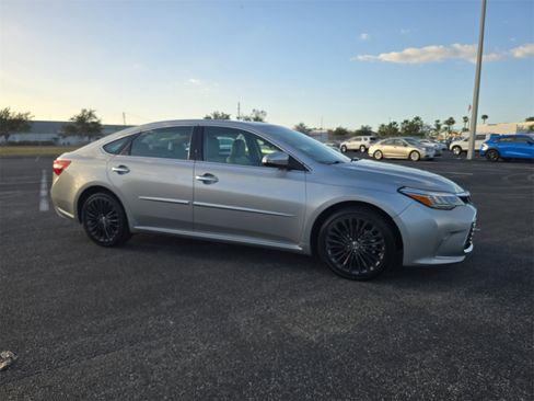 Used 2017 Toyota Avalon Touring image 2