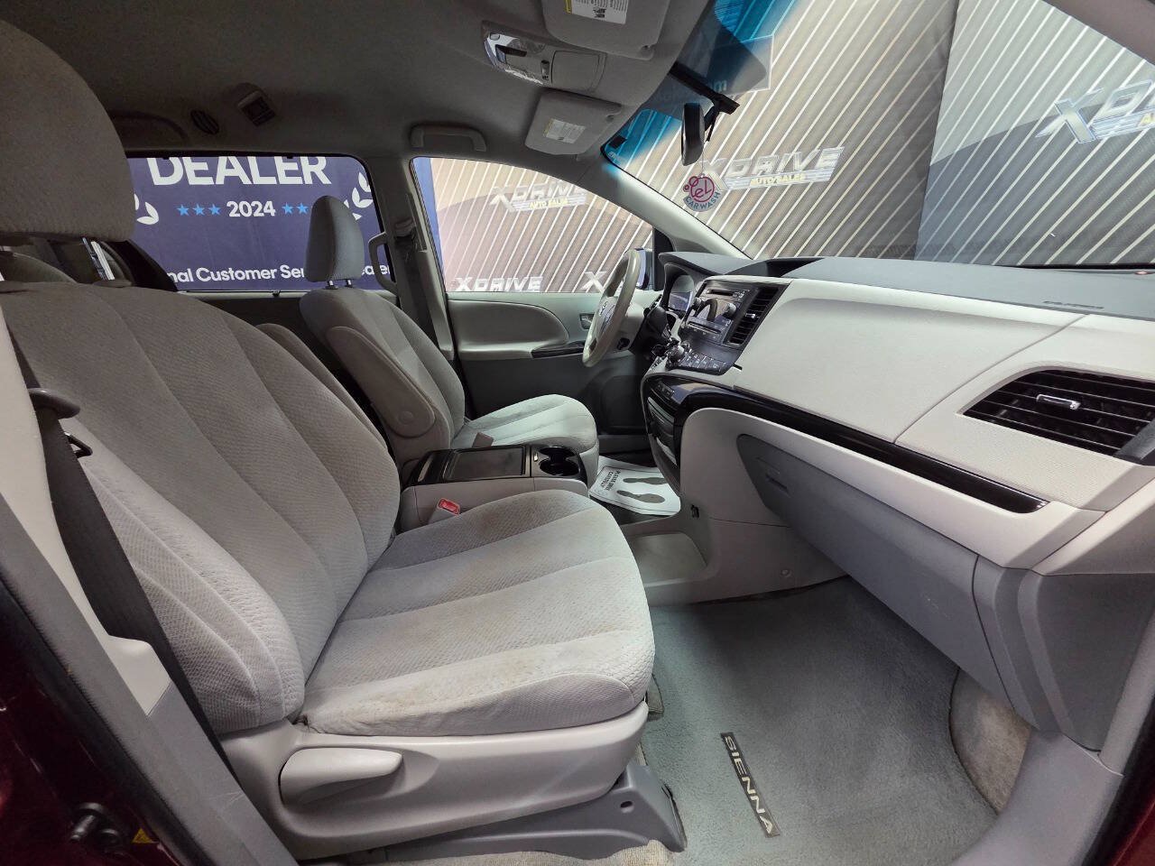 Used 2014 Toyota Sienna LE FWD image 26