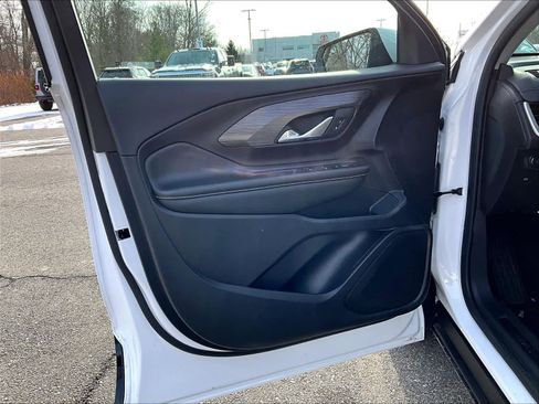 Used 2024 GMC Terrain SLE image 9