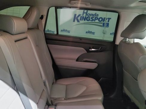 Used 2022 Toyota Highlander XLE image 20