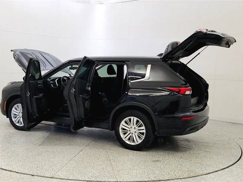 Used 2023 Mitsubishi Outlander ES AWD/4WD image 11