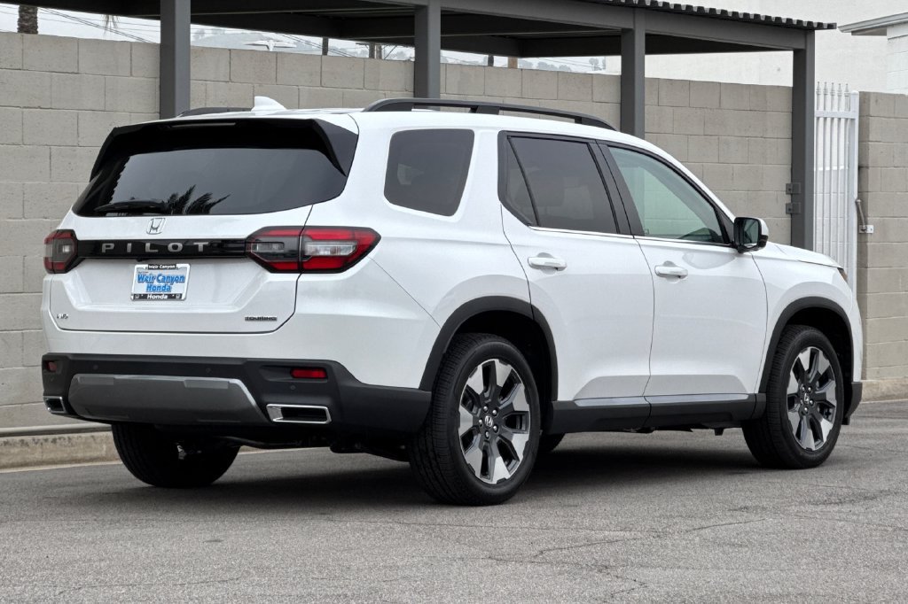 New 2026 Honda Pilot Touring image 4