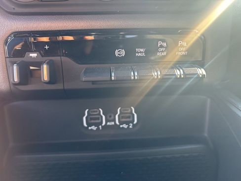 Used 2022 RAM 3500 Laramie w/ Night Edition image 22