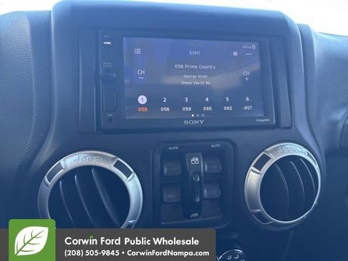 Used 2014 Jeep Wrangler Unlimited Rubicon w/ Connectivity Group AWD/4WD image 21