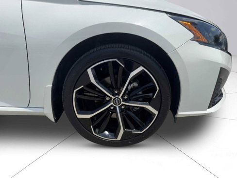 Used 2023 Nissan Altima 2.5 SR w/ SR Premium Package image 46