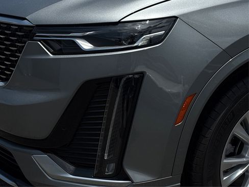 New 2025 Cadillac XT6 Luxury image 14