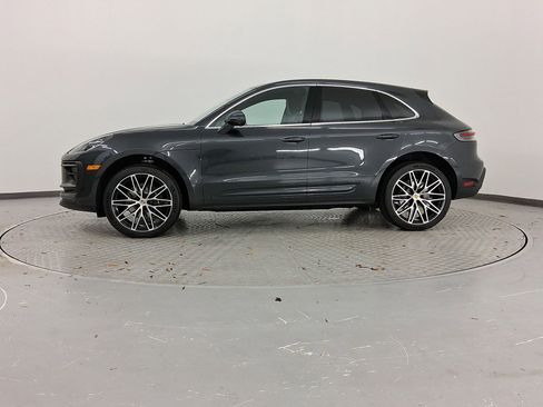 Used 2026 Porsche Macan image 2