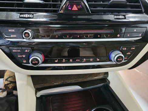 Used 2018 BMW 530i xDrive image 43