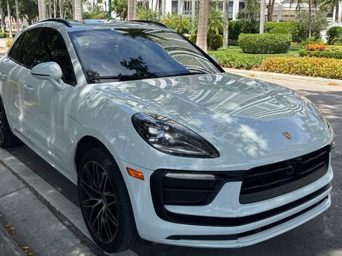 Used 2023 Porsche Macan AWD/4WD image 3