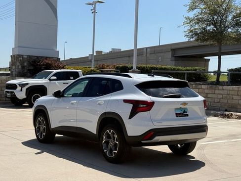 Used 2025 Chevrolet Trax LT image 8