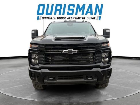 Used 2024 Chevrolet Silverado 2500 Custom w/ Custom Value Package image 8