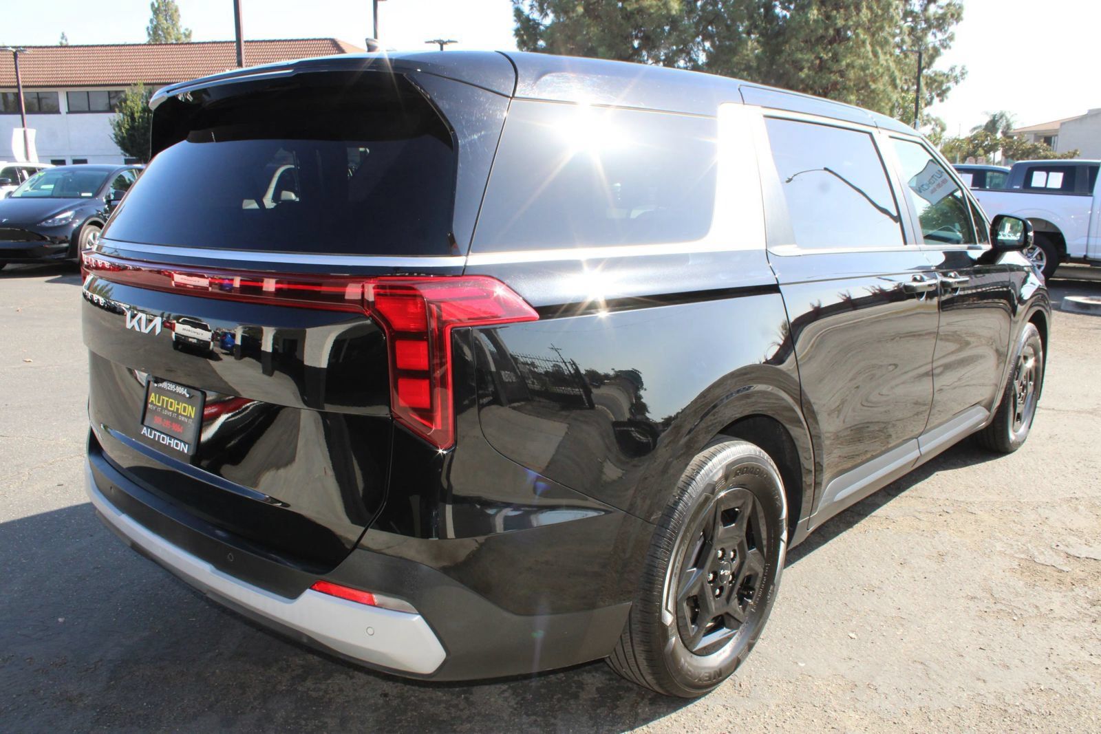 Used 2025 Kia Carnival FWD image 38