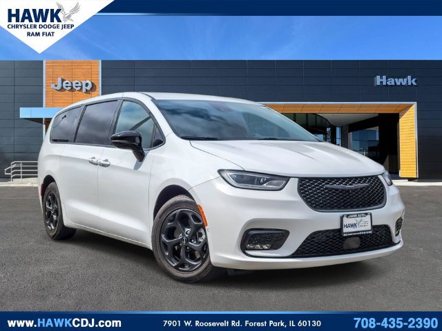 Used 2024 Chrysler Pacifica Limited FWD image 1