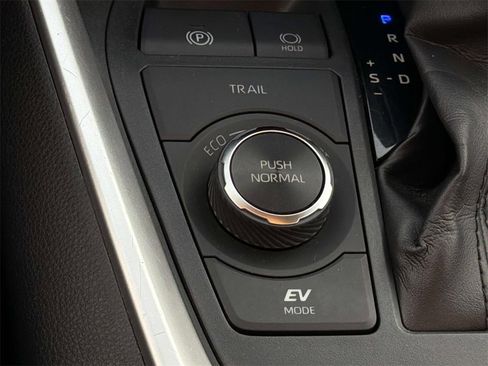 Certified 2022 Toyota RAV4 XLE Premium image 21