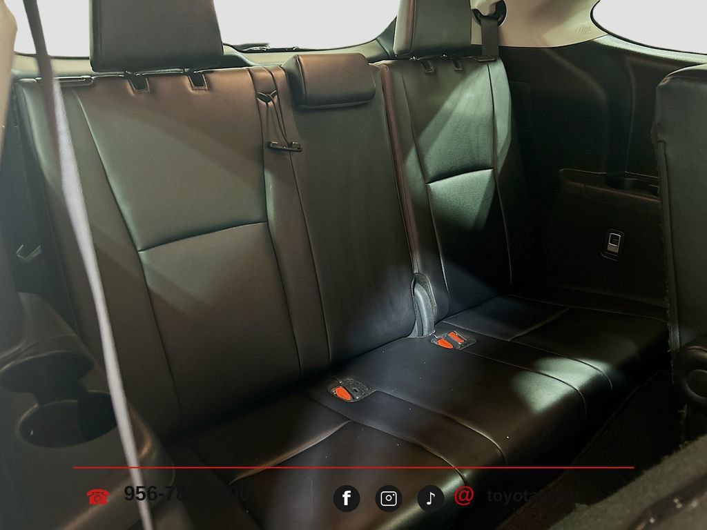 Used 2025 Toyota Highlander XLE FWD image 26