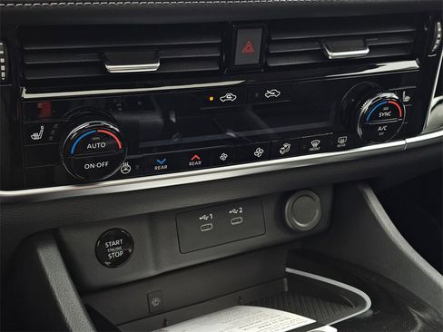 New 2025 Nissan Rogue SL w/ Tech Package image 12
