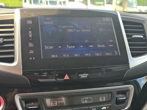Used 2016 Honda Pilot Touring image 32