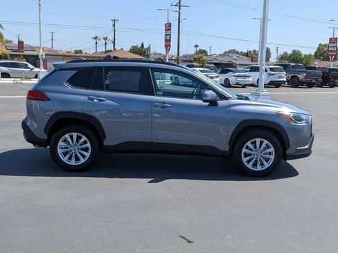 Used 2022 Toyota Corolla Cross LE AWD/4WD image 4