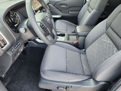 Certified 2025 Nissan Frontier SV w/ SV Convenience Package RWD image 8