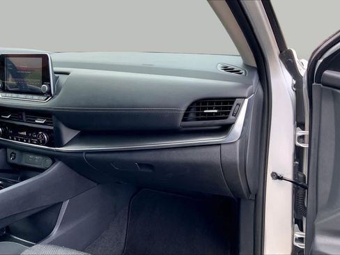 Used 2024 Nissan Rogue SV FWD image 18