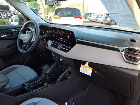 Used 2024 Chevrolet TrailBlazer LS w/ LS Convenience Package image 11