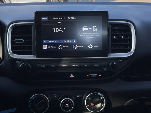 Used 2025 Hyundai Venue SE image 16