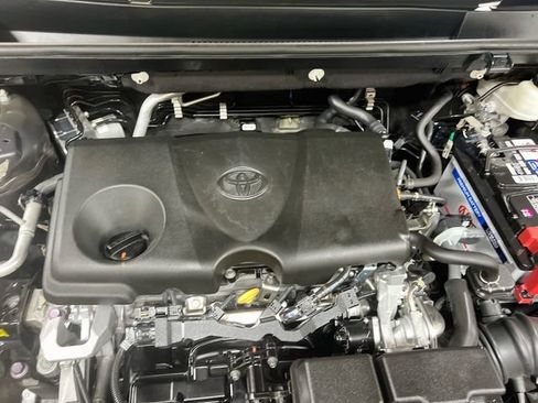 Used 2021 Toyota RAV4 LE w/ Carpet Mat Package (TMS) AWD/4WD image 28