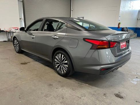 Used 2024 Nissan Altima 2.5 SV FWD image 5