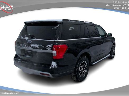 Used 2024 Ford Expedition XLT image 5