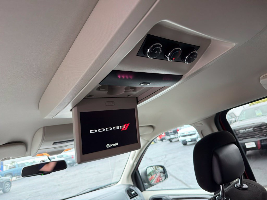 Used 2015 Dodge Grand Caravan SXT w/ UConnect Hands-Free Group FWD image 12