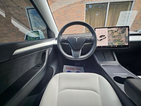 Used 2023 Tesla Model Y Long Range AWD/4WD image 4