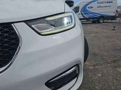 Used 2024 Chrysler Pacifica Touring-L FWD image 30