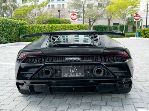 Used 2022 Lamborghini Huracan EVO image 22