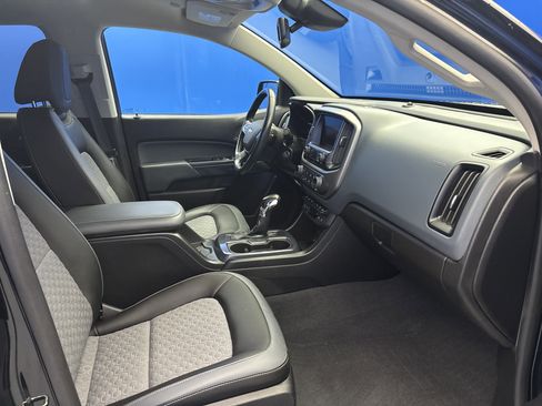 Used 2022 Chevrolet Colorado Z71 w/ Safety Package AWD/4WD image 23