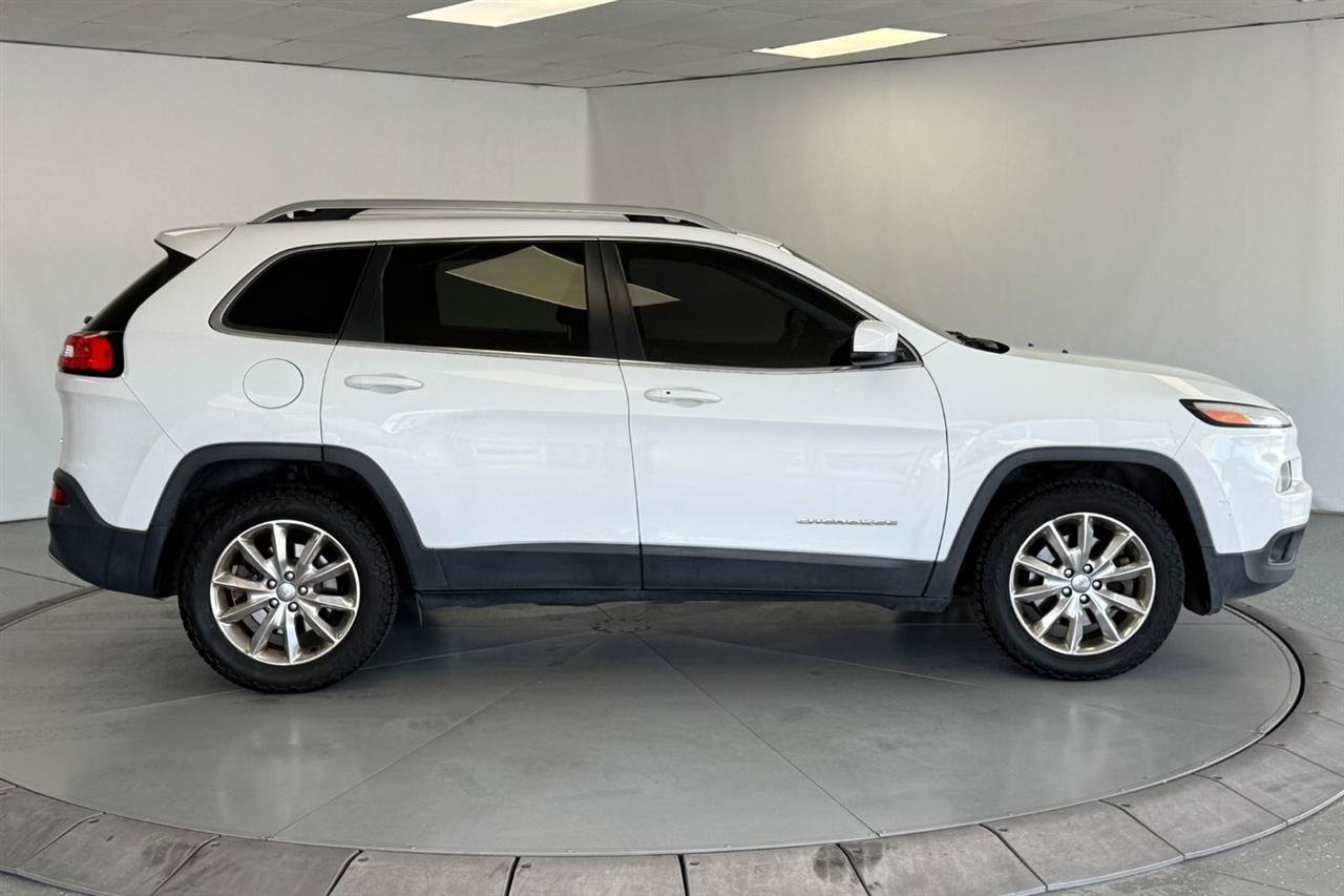 Used 2017 Jeep Cherokee Limited AWD/4WD image 9