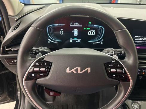 Used 2024 Kia Niro EX Touring image 11