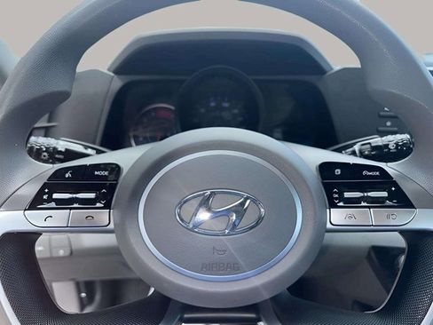 Used 2023 Hyundai Elantra SEL image 18