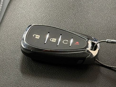 Used 2025 Chevrolet Trax LT FWD image 23