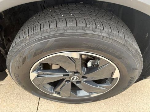 Used 2024 Nissan Rogue SV AWD/4WD image 18
