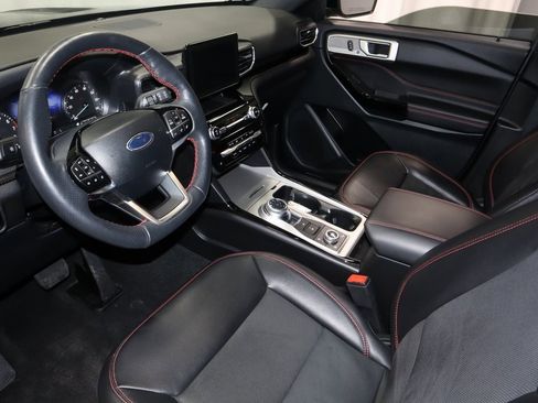 Certified 2024 Ford Explorer ST-Line w/ Class IV Trailer Tow Package image 26