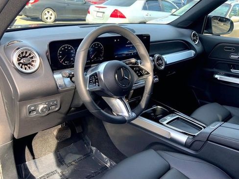 Used 2025 Mercedes-Benz GLB 250 4MATIC image 14