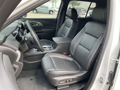 Used 2023 Chevrolet Traverse LT FWD image 13