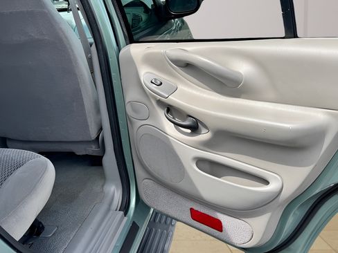 Used 1998 Ford Expedition XLT AWD/4WD image 13