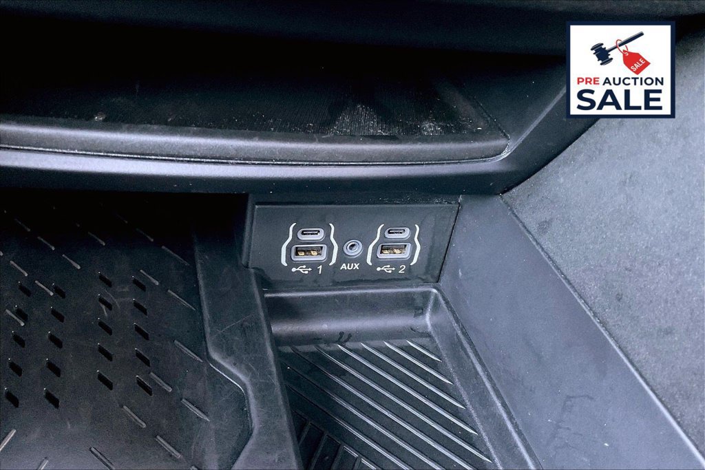 Used 2025 Chrysler Pacifica Limited FWD image 34