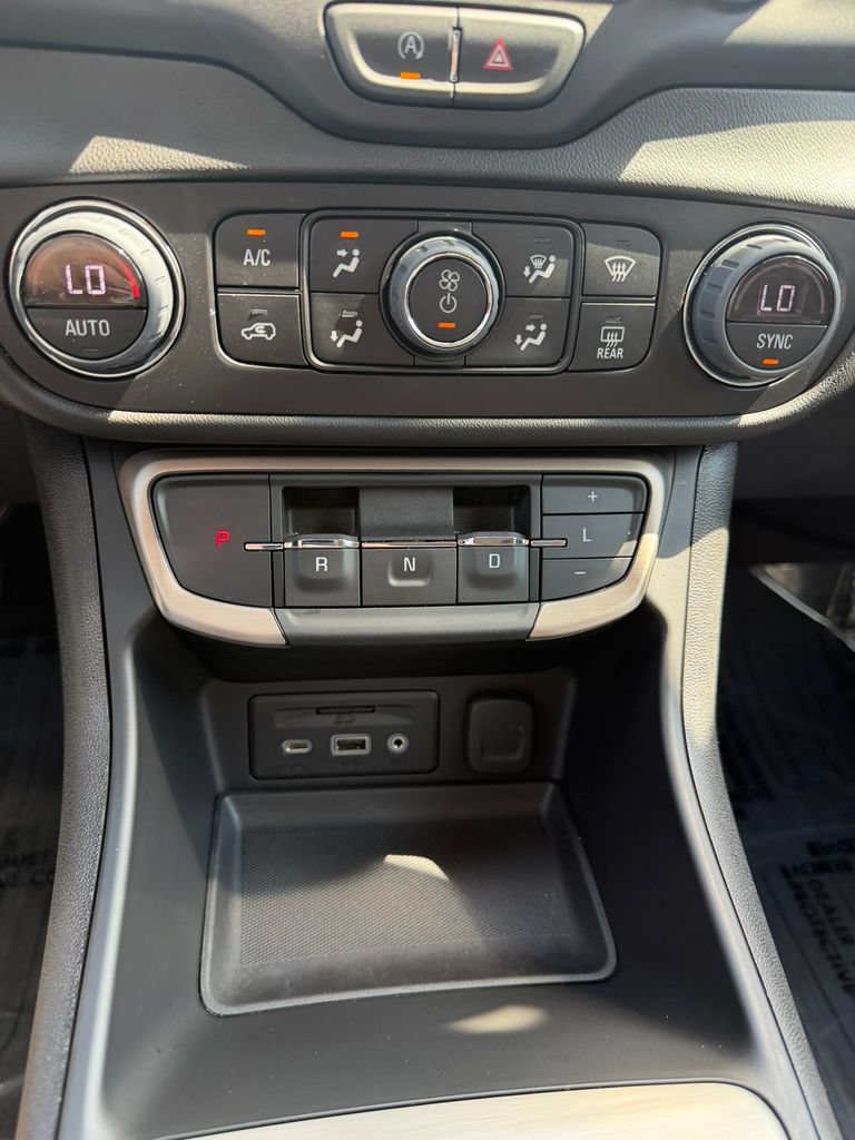 Used 2024 GMC Terrain Denali w/ Denali Premium Package AWD/4WD image 14