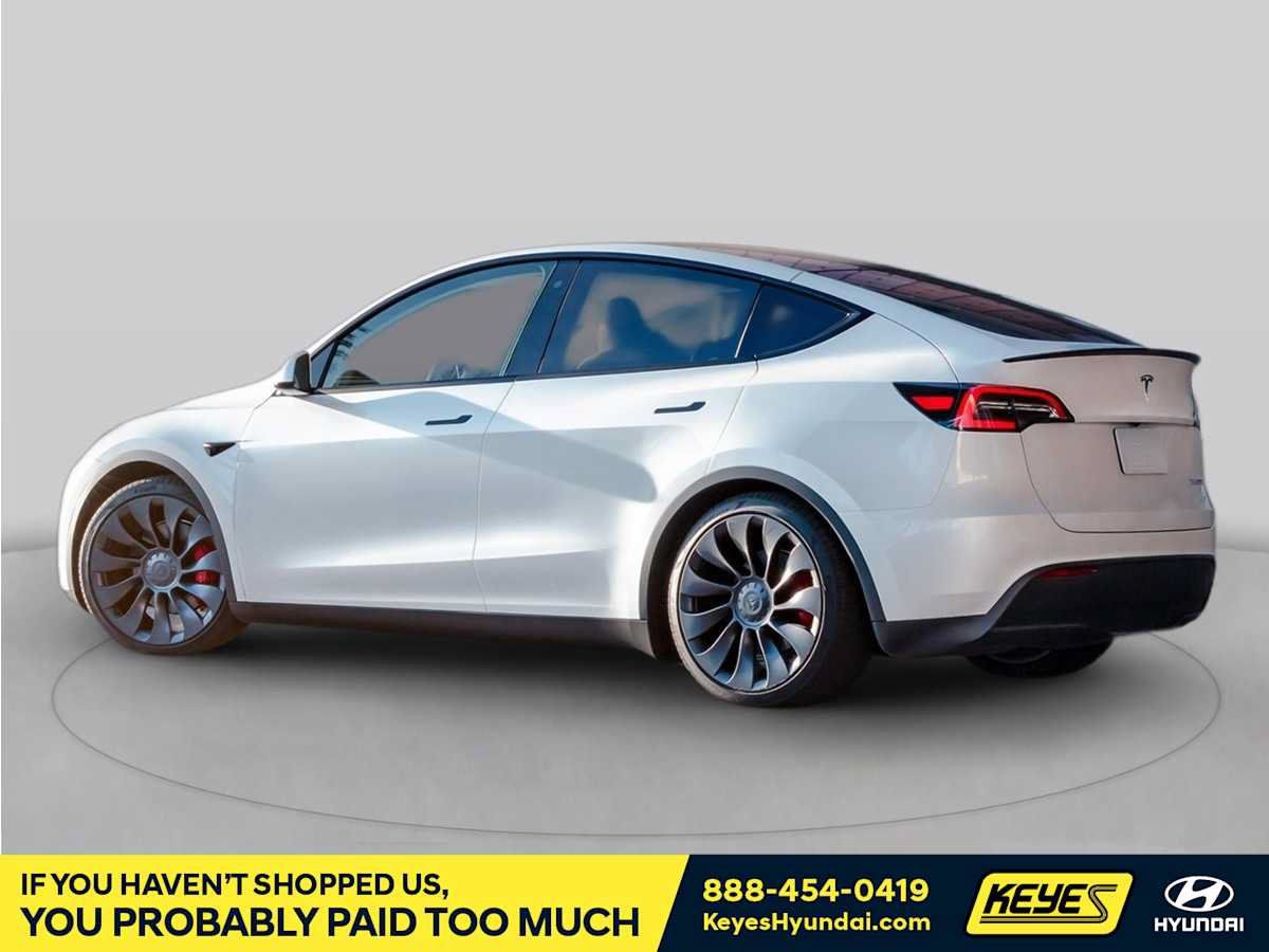 Used 2024 Tesla Model Y Long Range AWD/4WD image 1